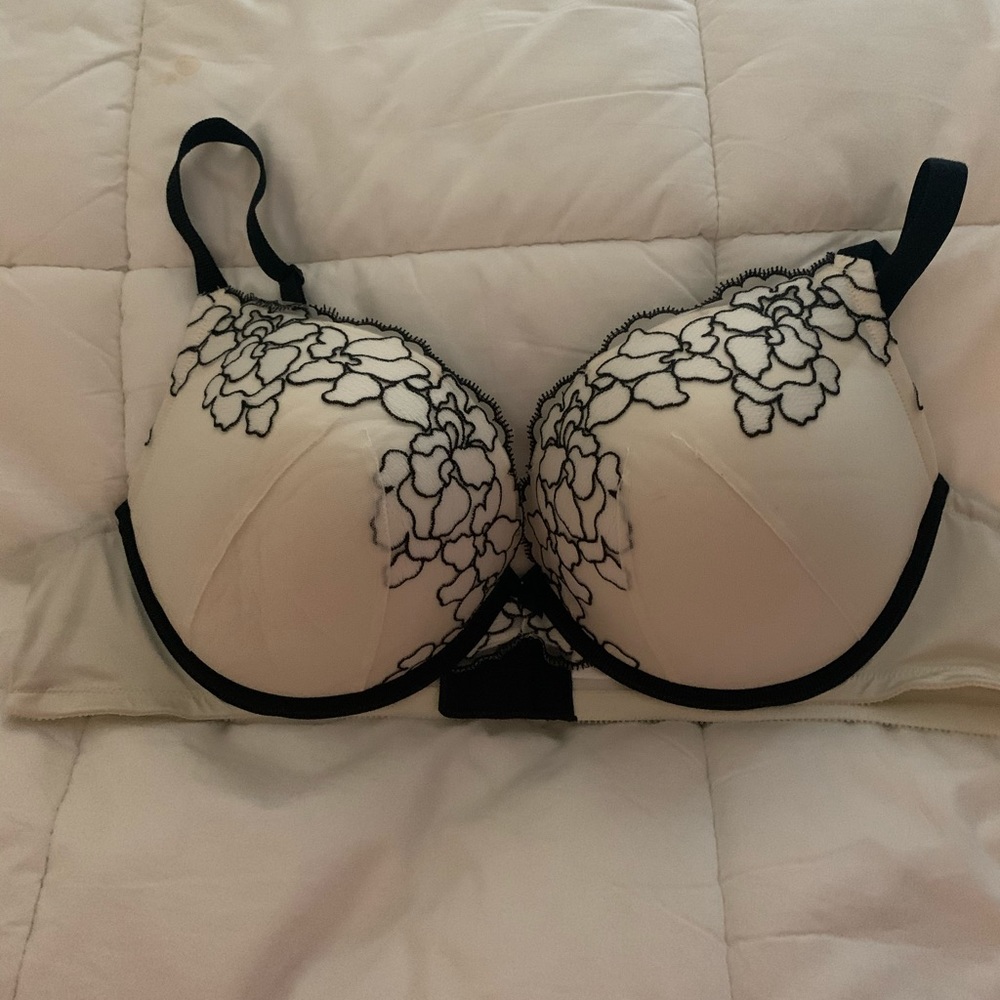 Torrid Bra cream and black lace